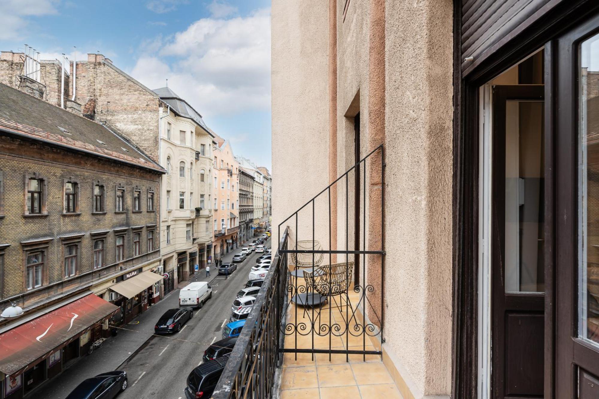 Apartment A13 *